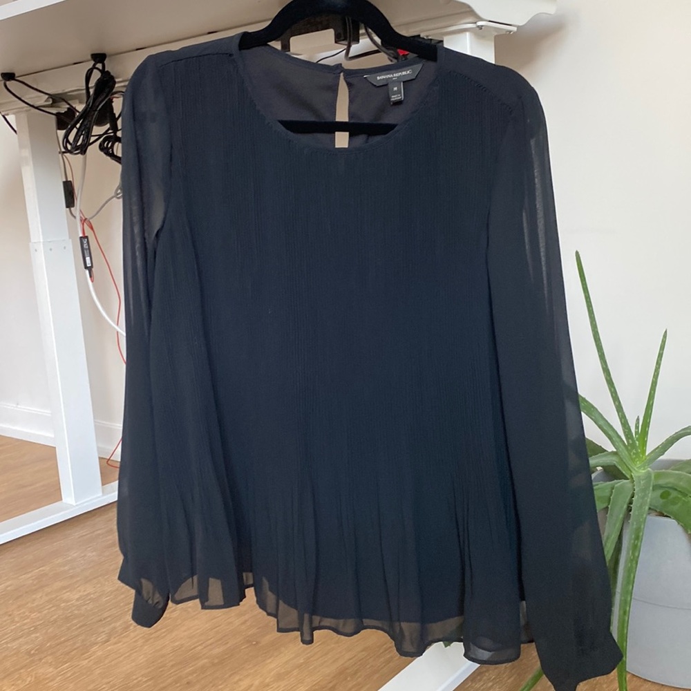 Banana republic pleated long sleeve top size medium